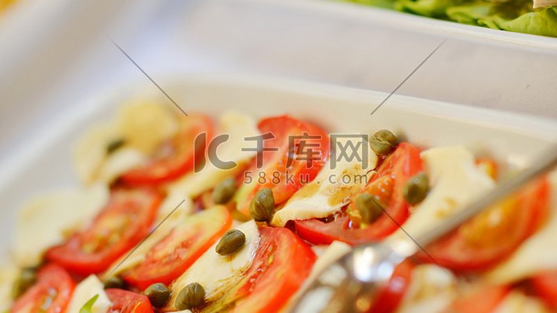 为了更直观地了解速冻食品的营养成分，以下列举了几种常见速冻食品的营养成分对比：